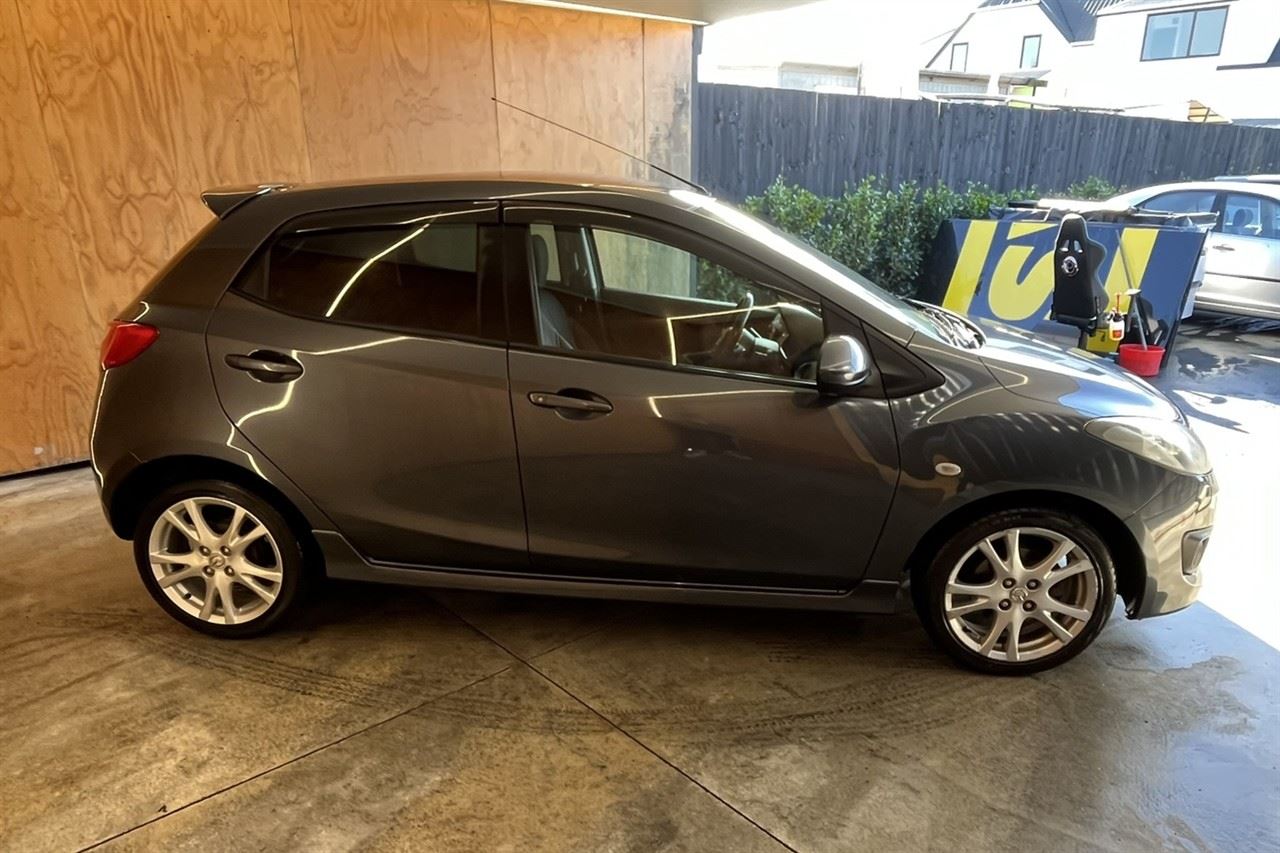 Vehicle image 3