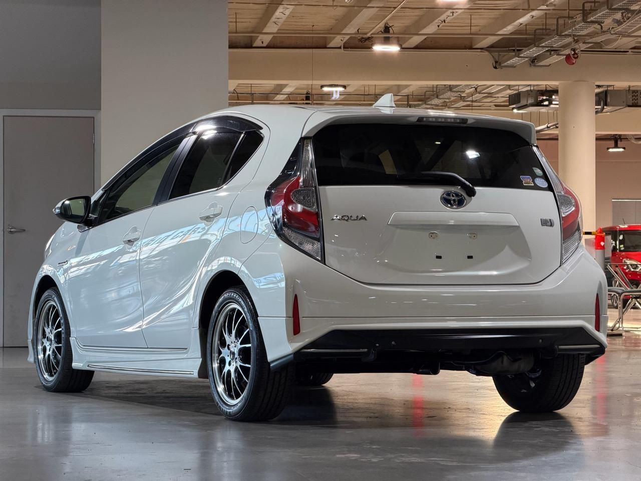 Vehicle image 5