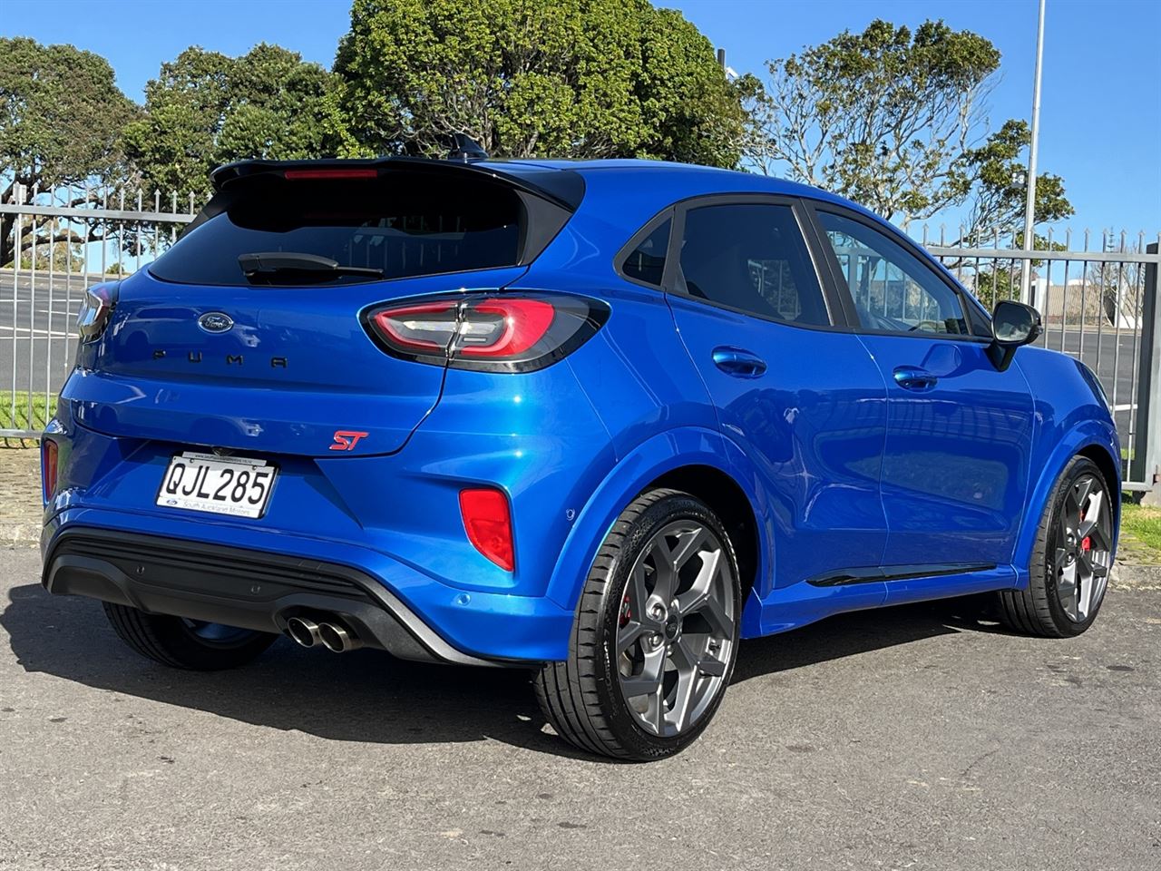 Vehicle image 5