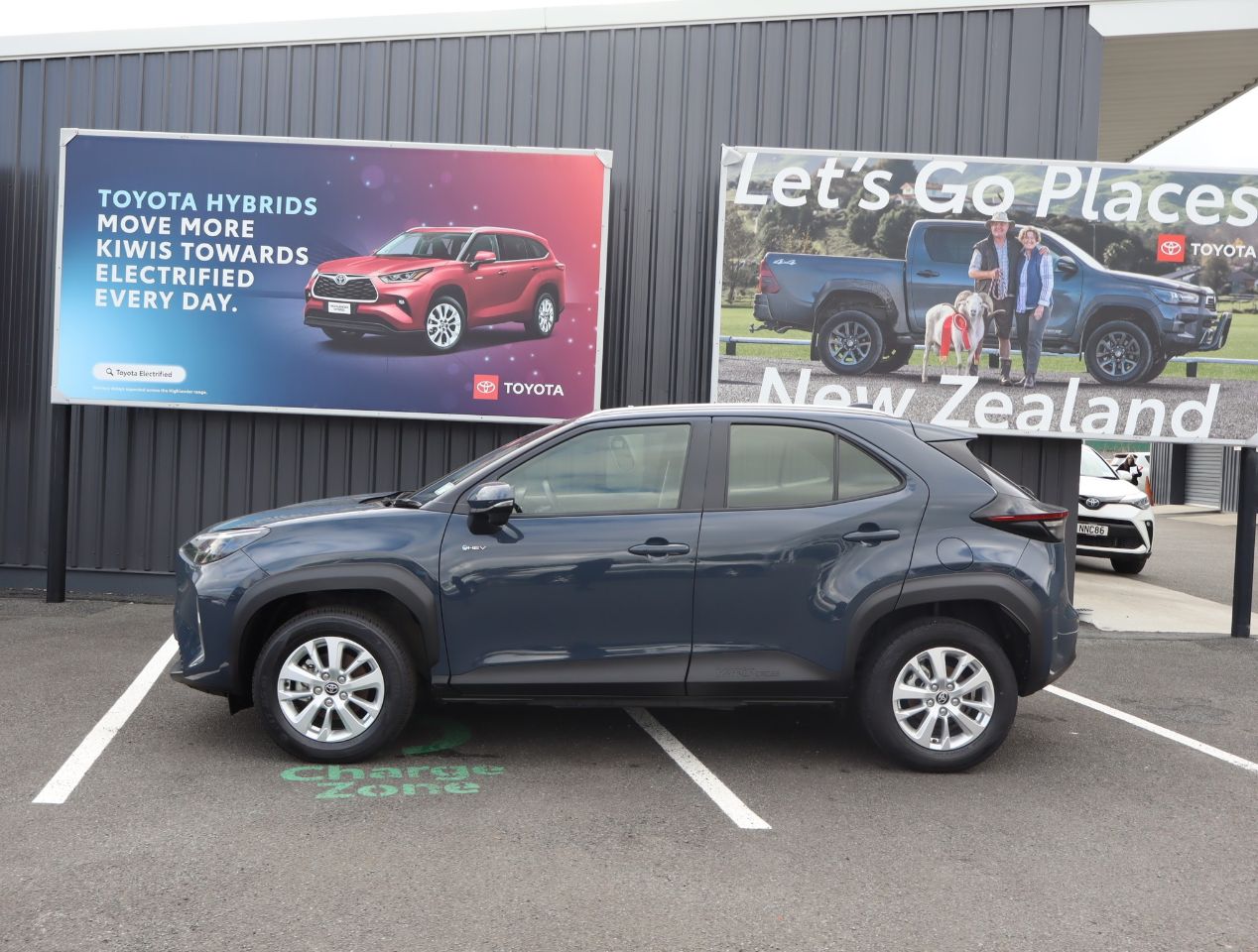 Vehicle image 4