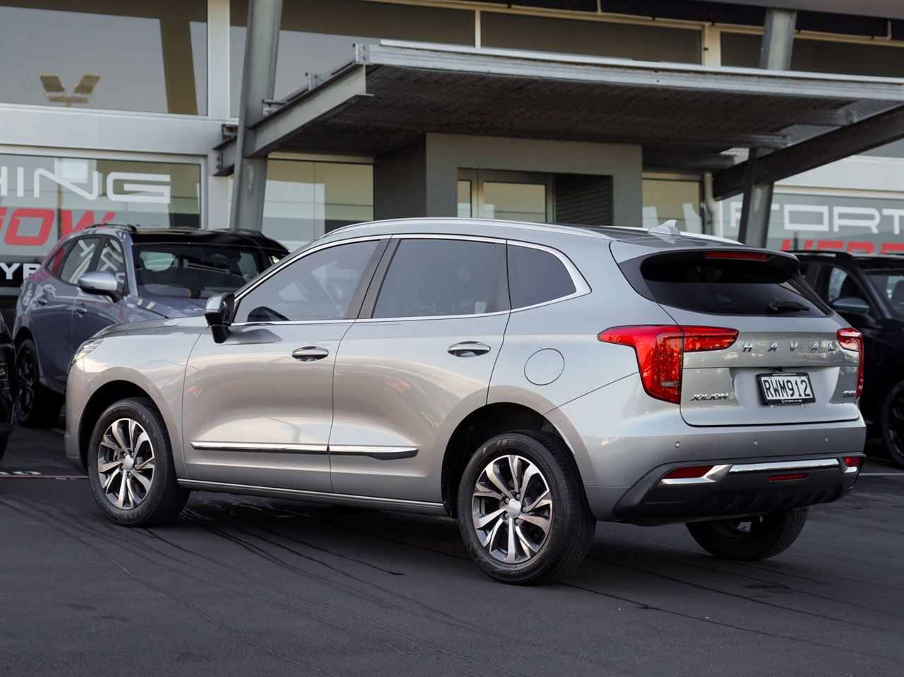 Vehicle image 4