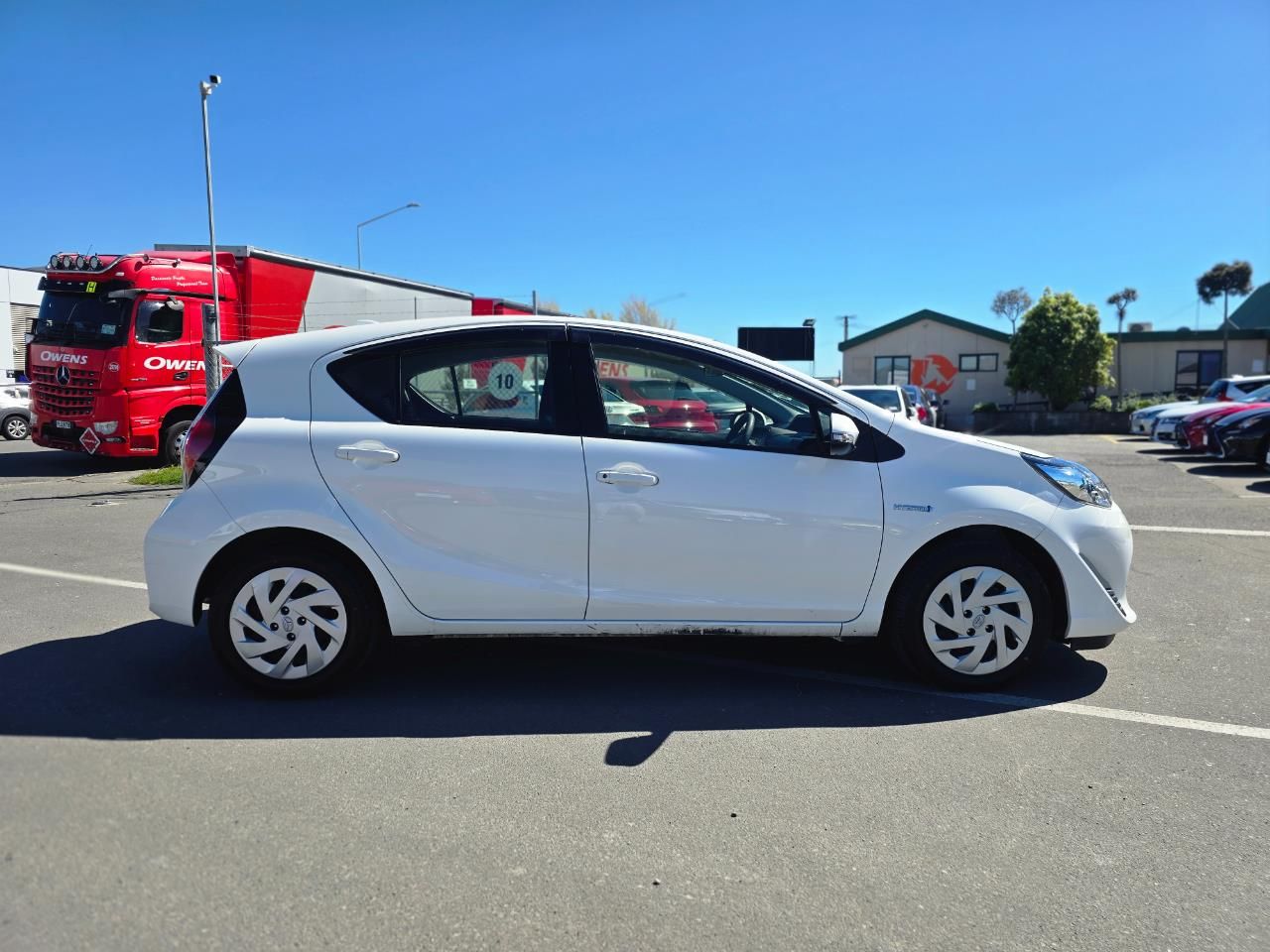Vehicle image 4