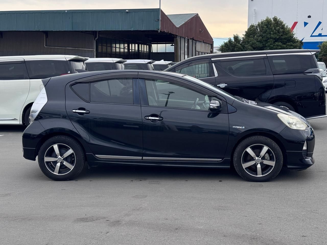 Vehicle image 4