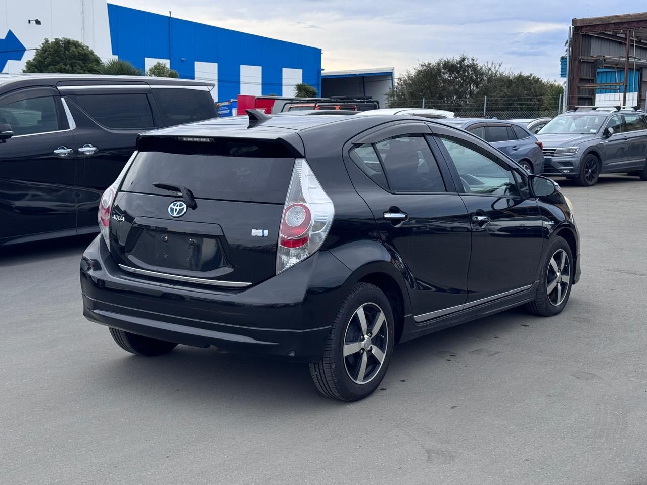 Vehicle image 5