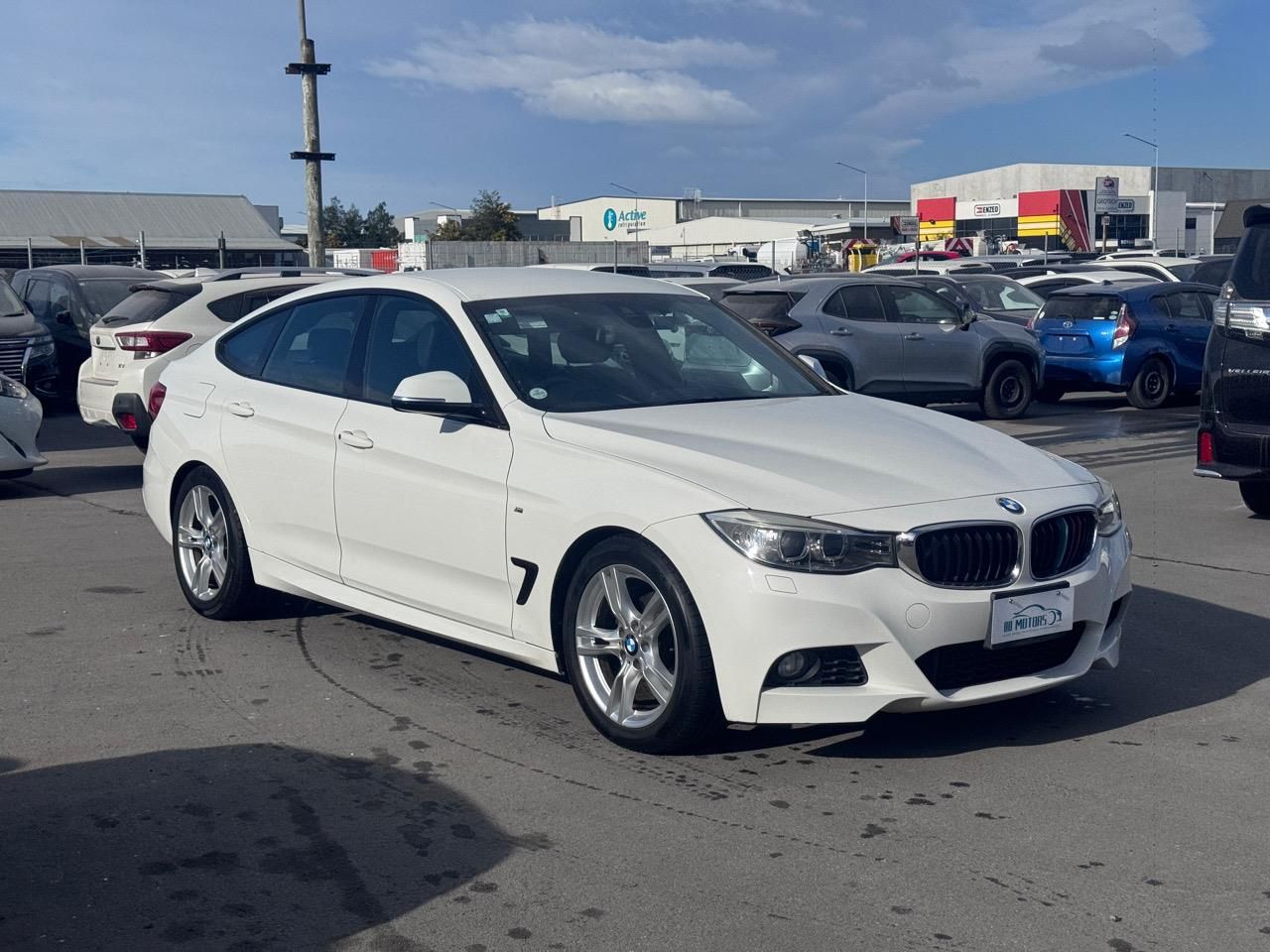 Vehicle image 3