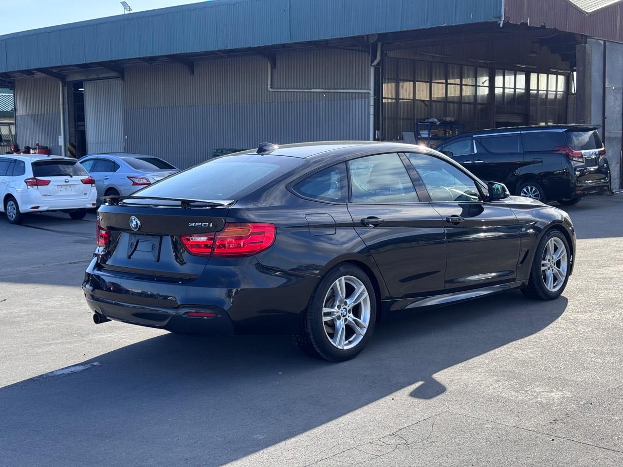 Vehicle image 5