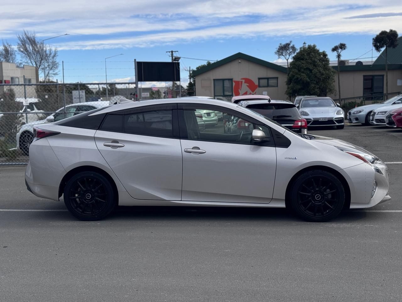 Vehicle image 4