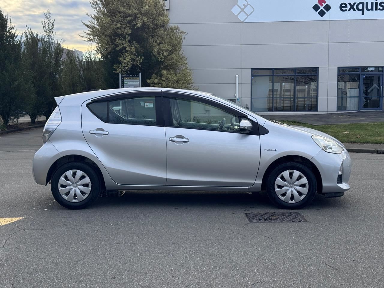Vehicle image 4