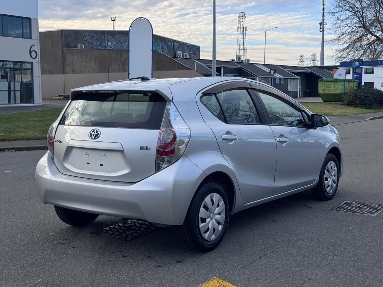 Vehicle image 5