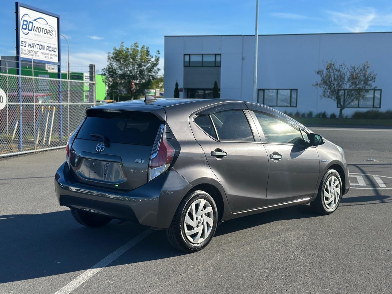 Vehicle image 5