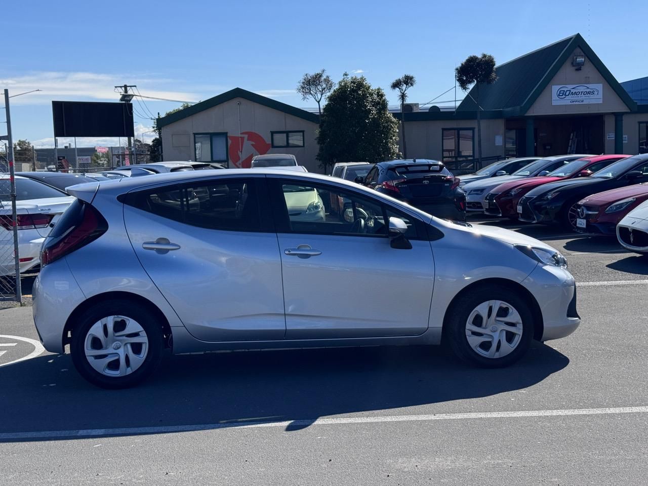 Vehicle image 4