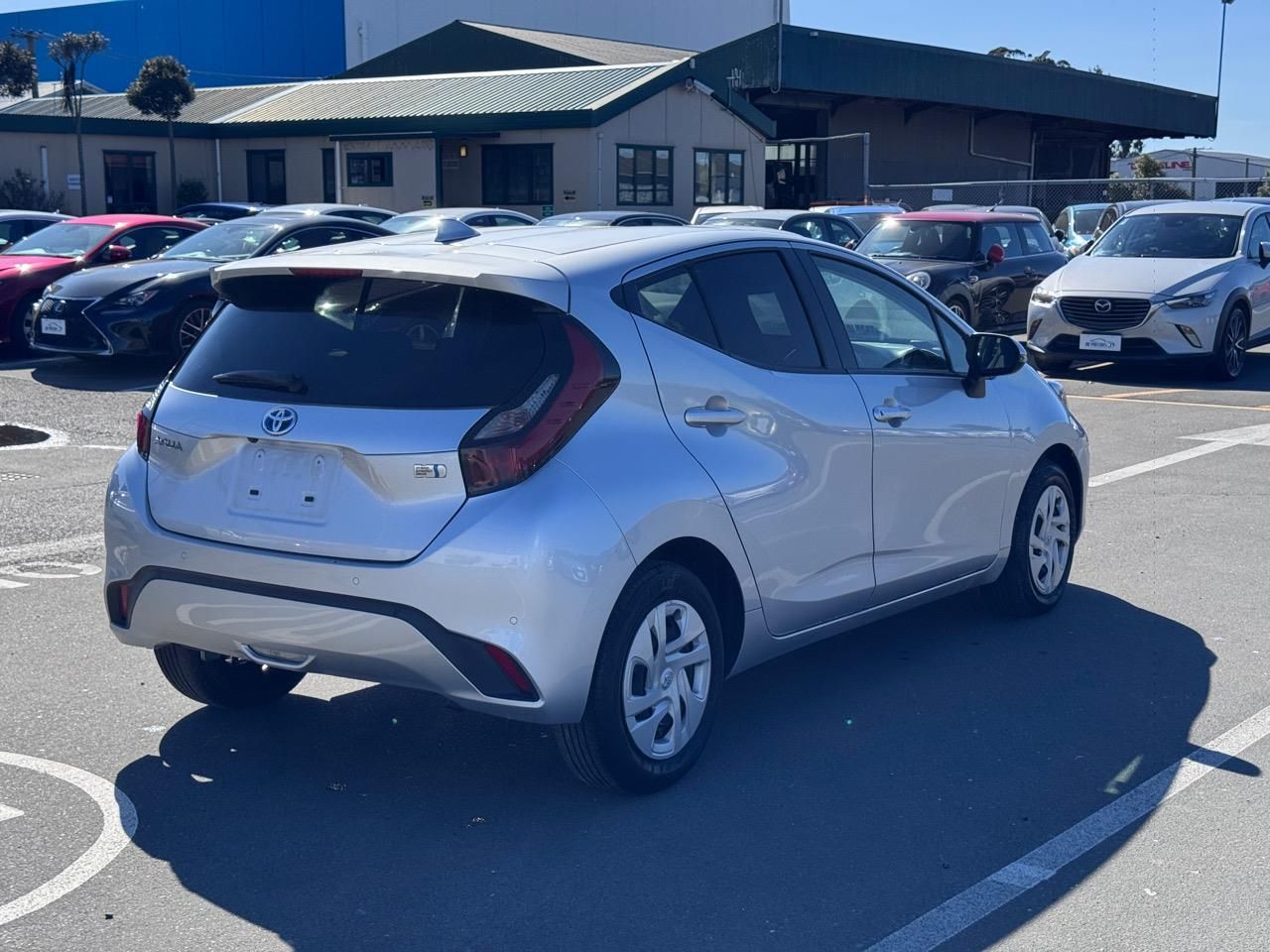 Vehicle image 5