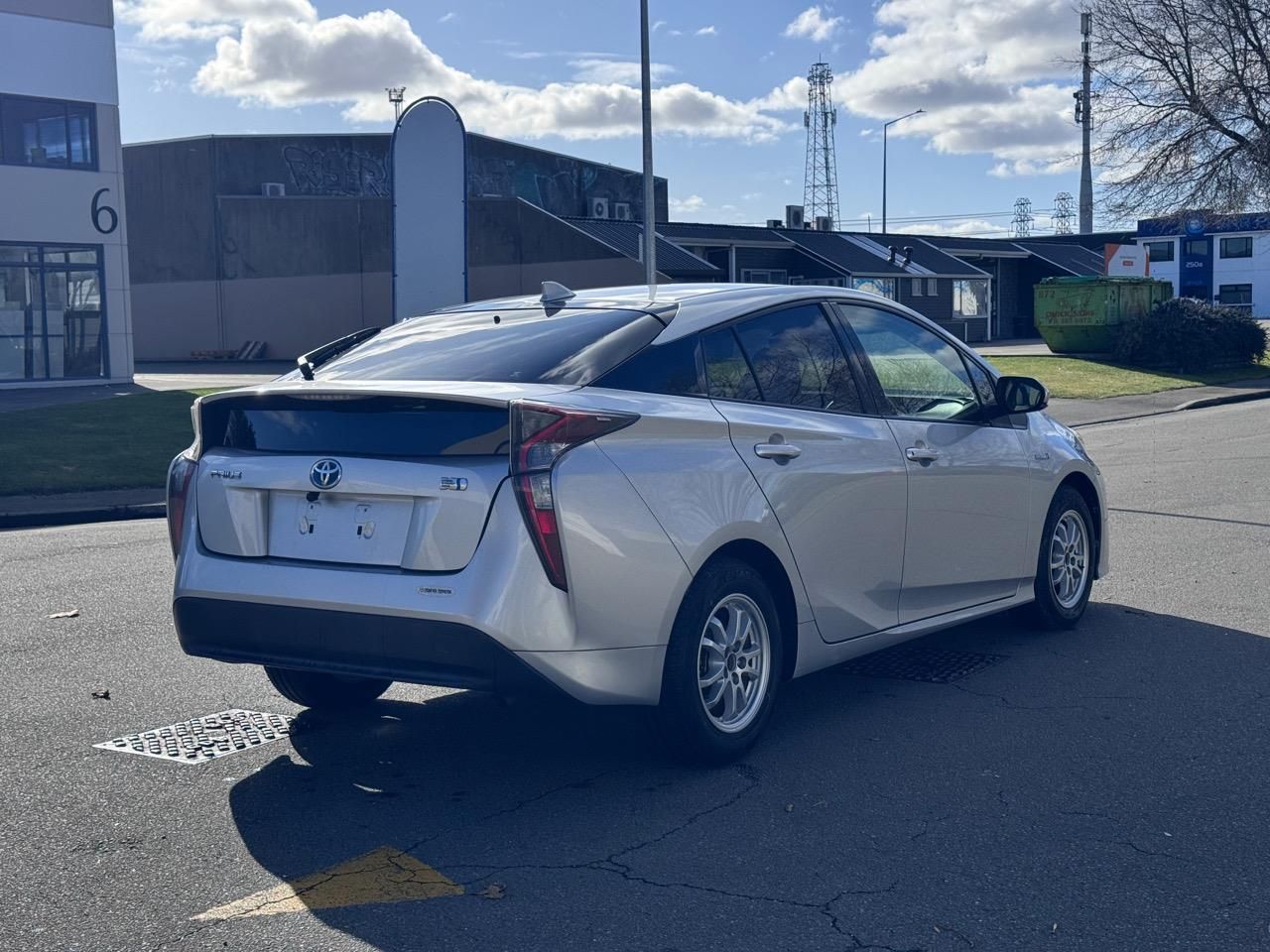 Vehicle image 5