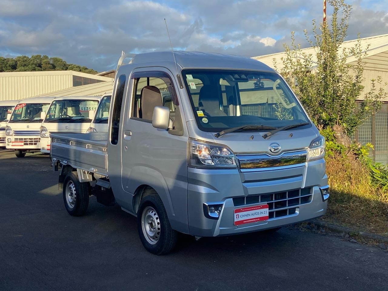 Vehicle image 4