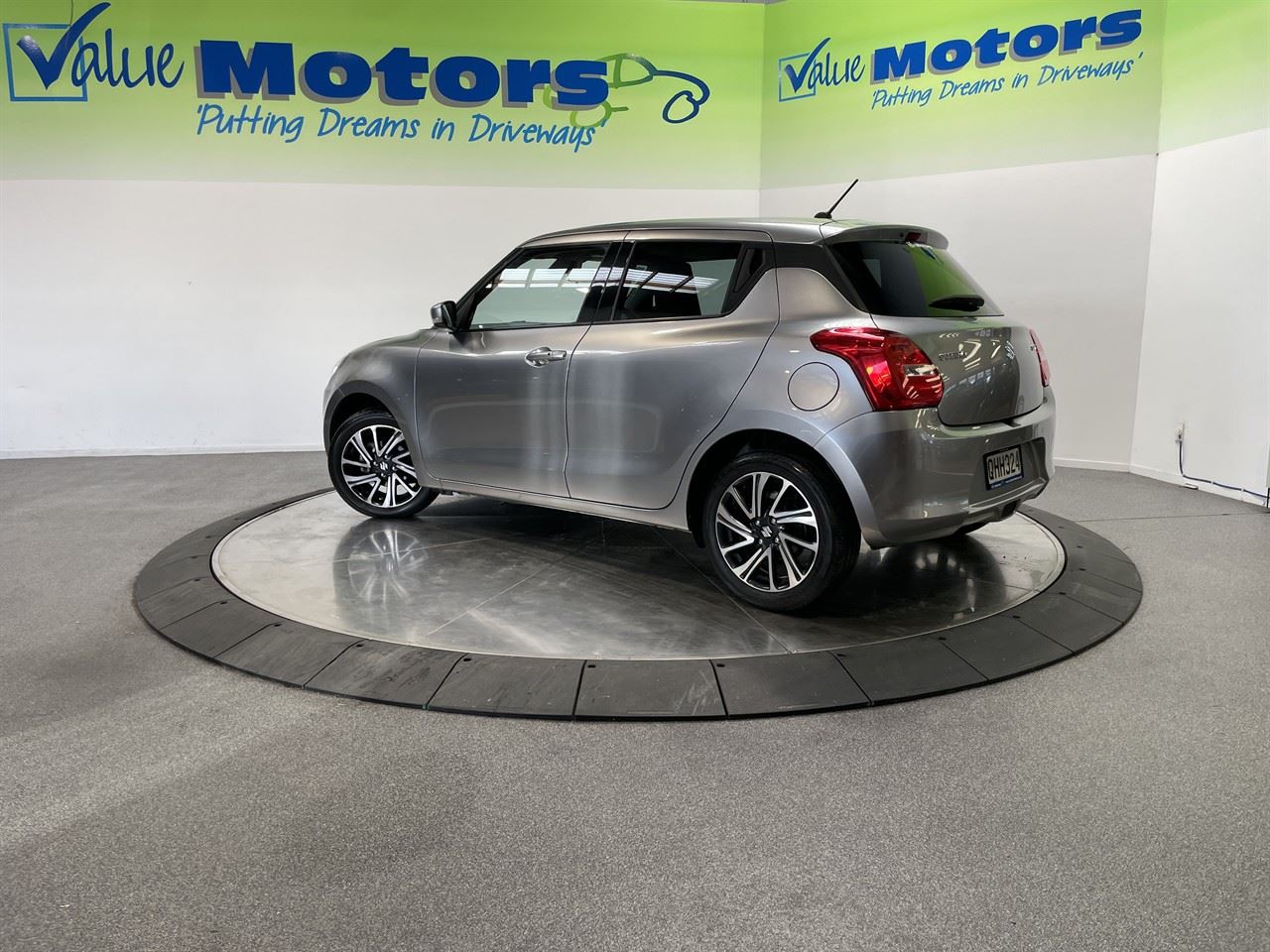 Vehicle image 5