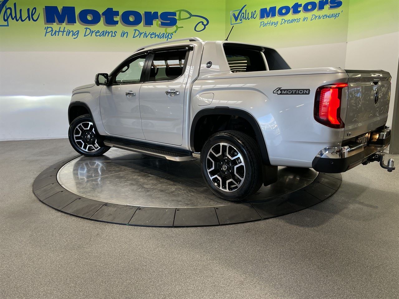 Vehicle image 5