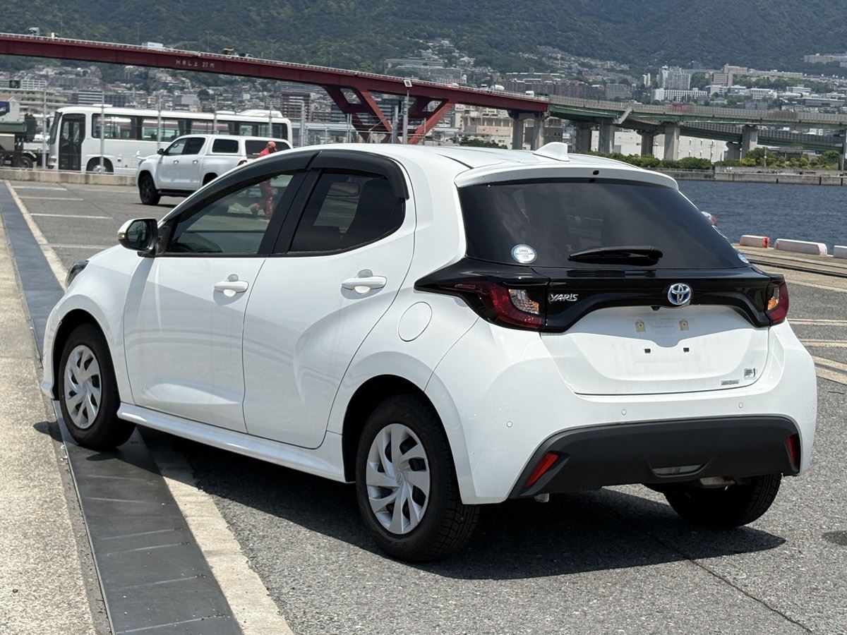 Vehicle image 5