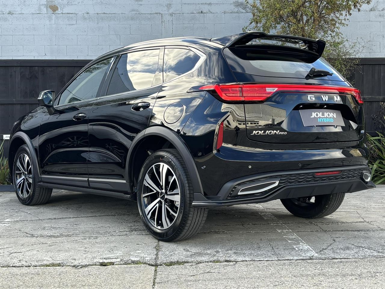 Vehicle image 4