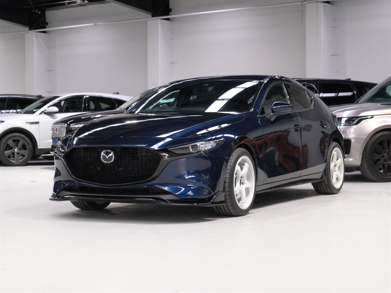 Vehicle image 4