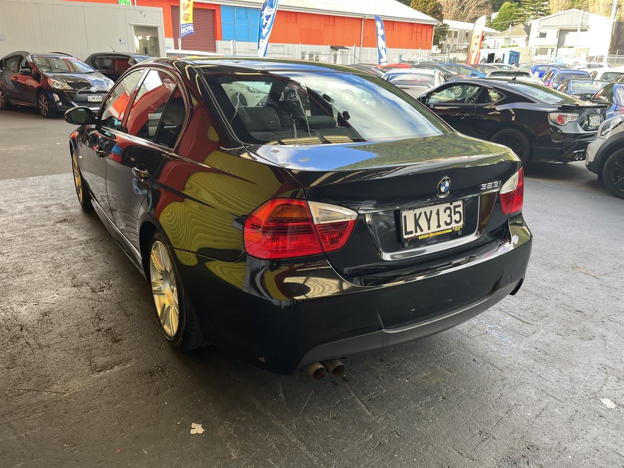 Vehicle image 4