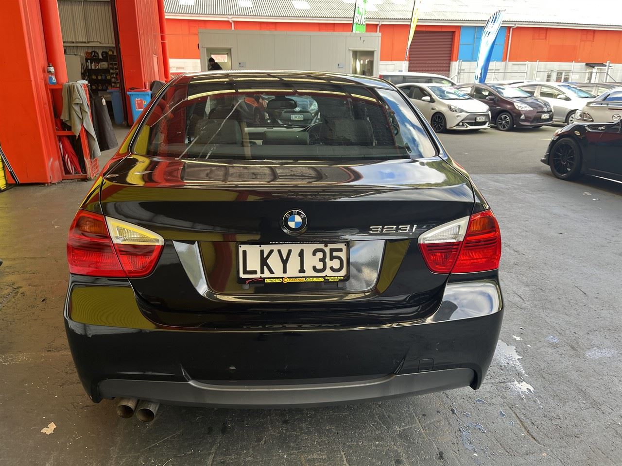 Vehicle image 5
