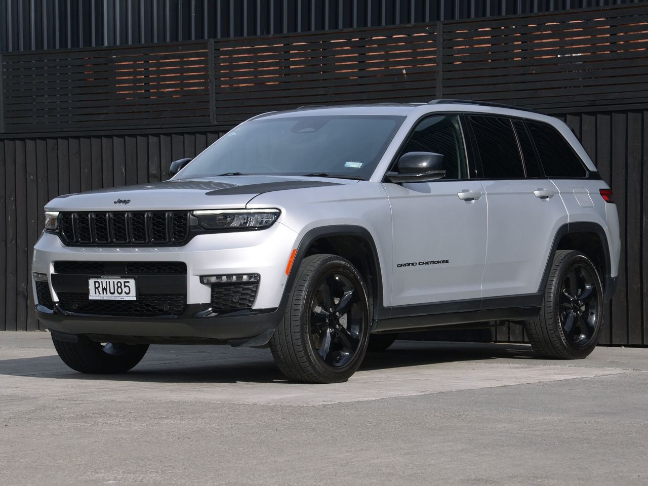 Vehicle image 5