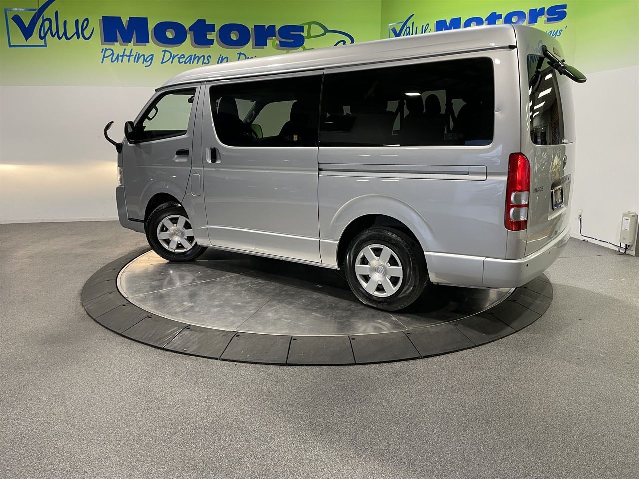 Vehicle image 5
