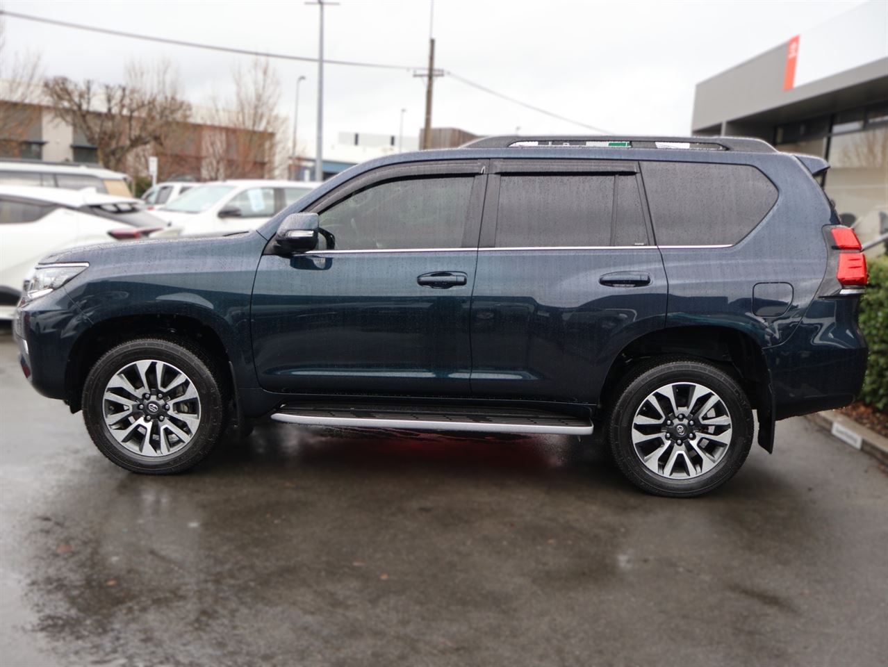 Vehicle image 4