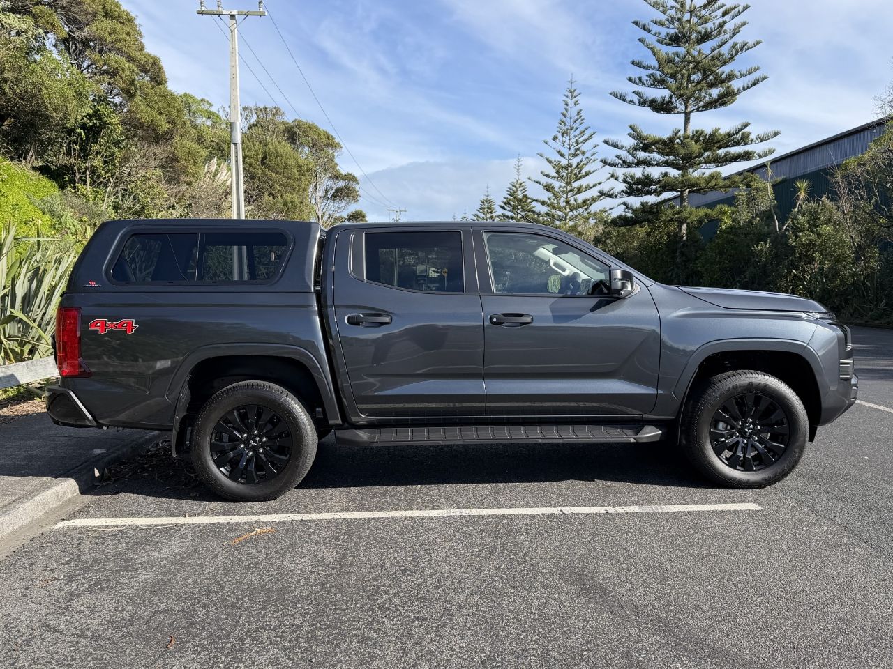 Vehicle image 5