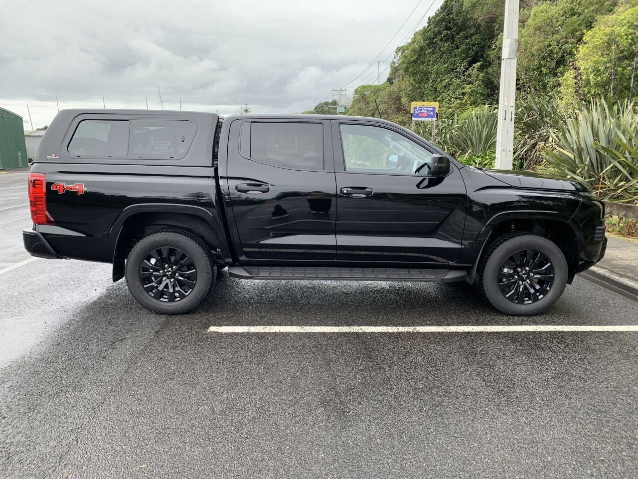 Vehicle image 5