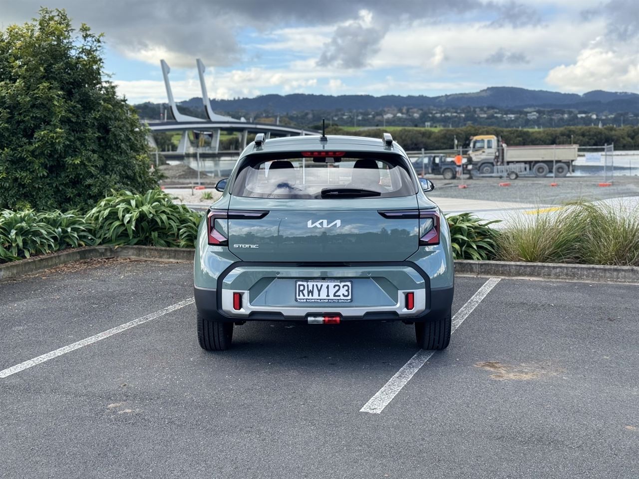 Vehicle image 4