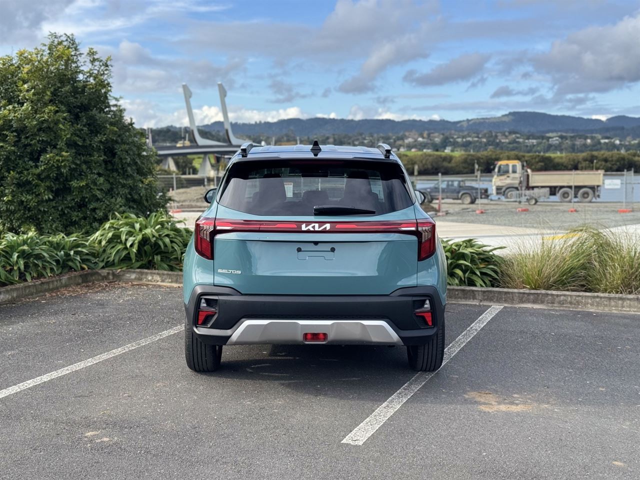 Vehicle image 4