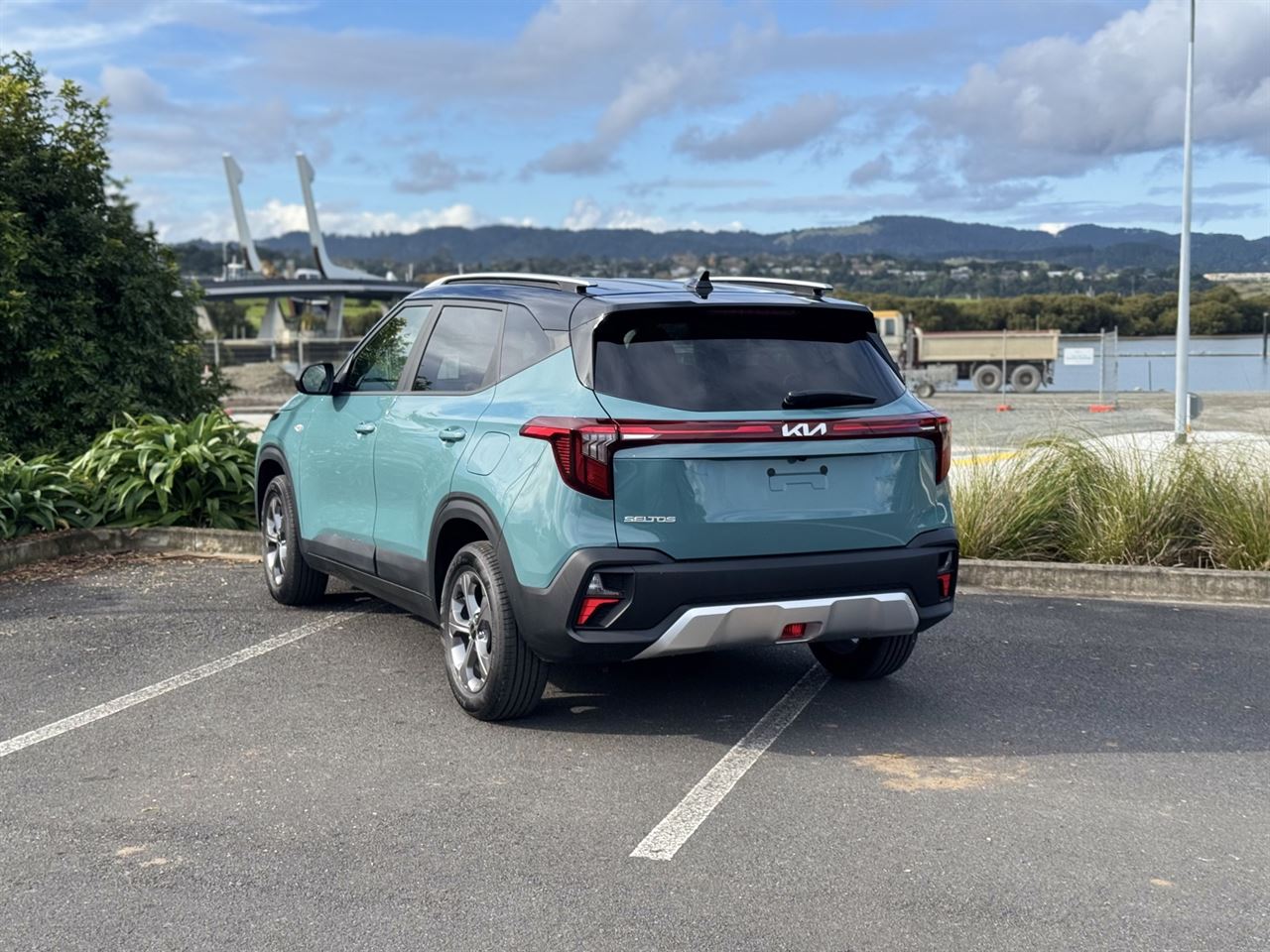 Vehicle image 5