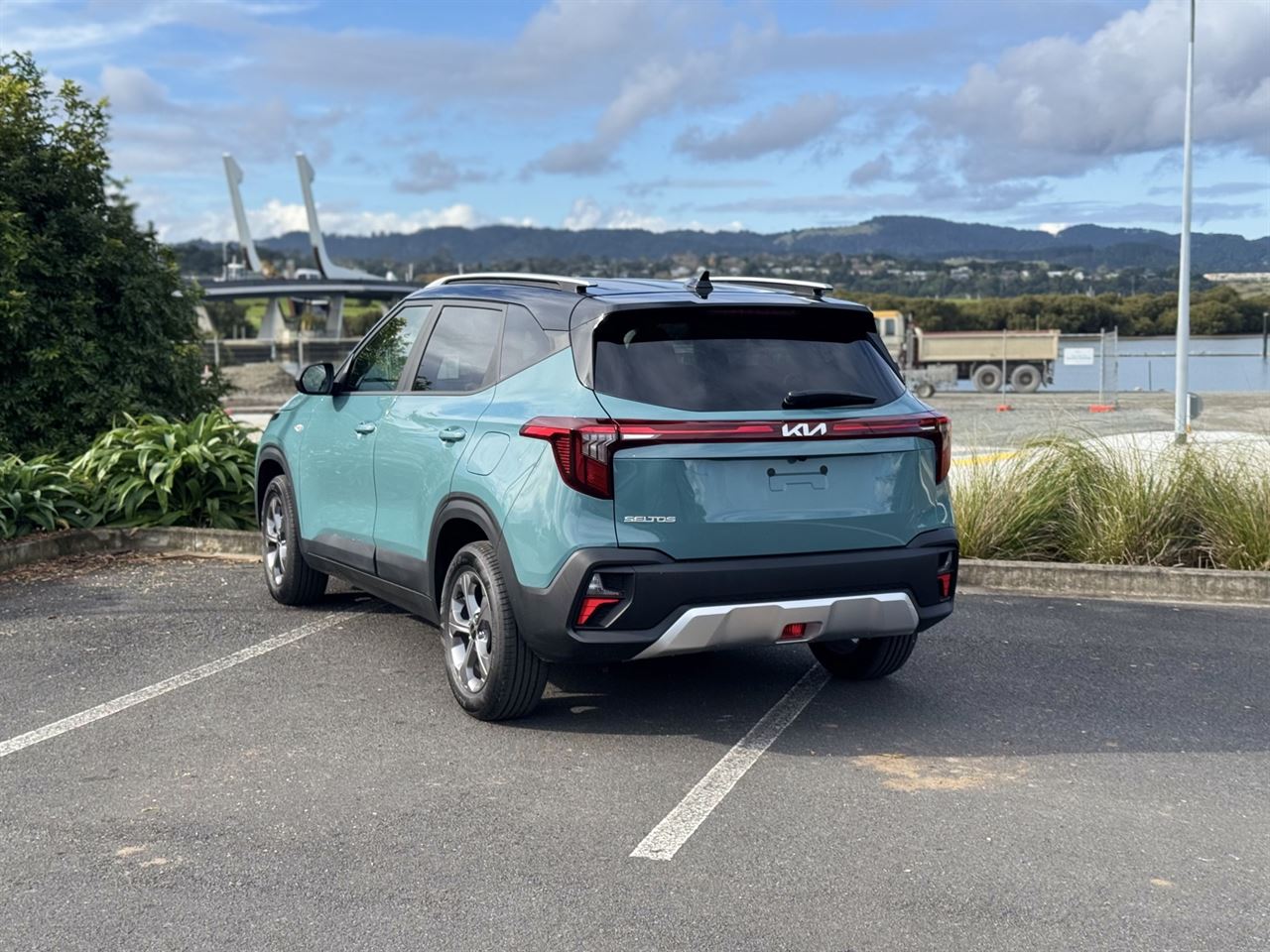 Vehicle image 5