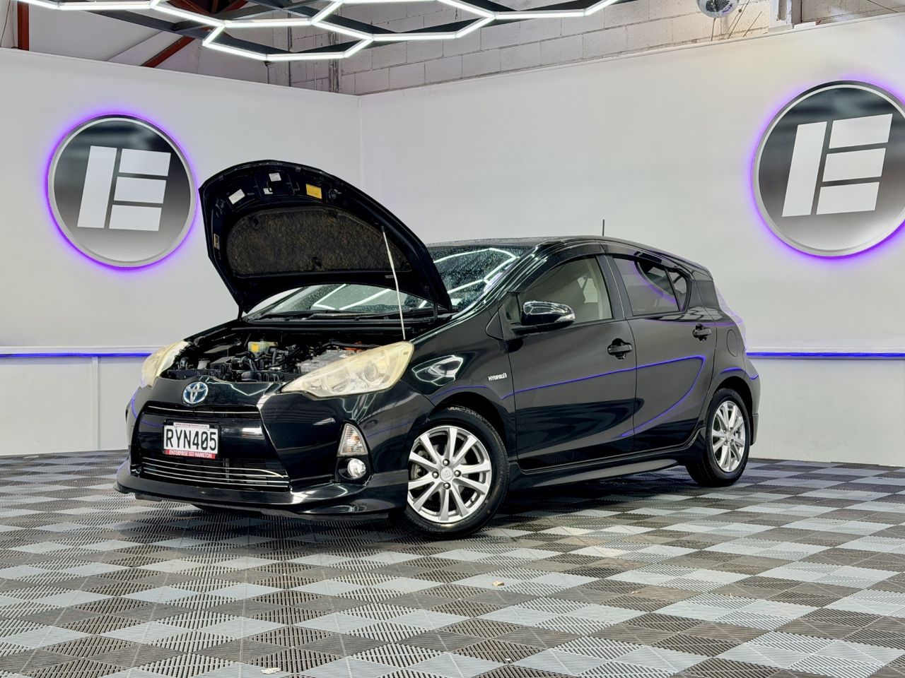 Vehicle image 3