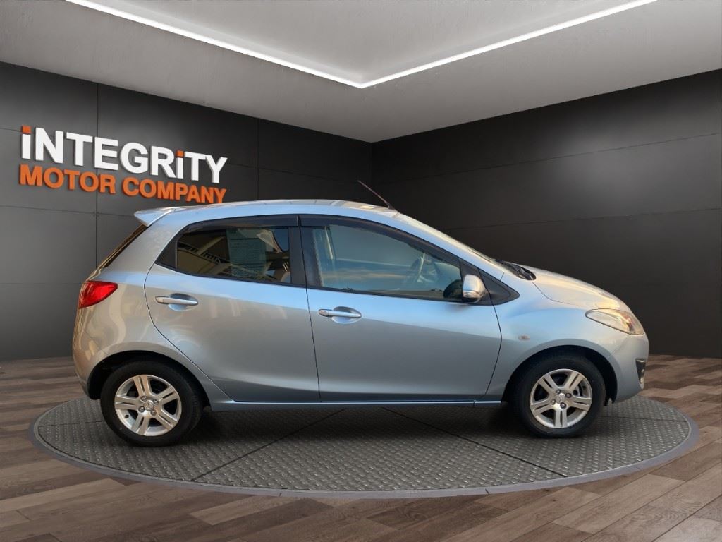 Vehicle image 4