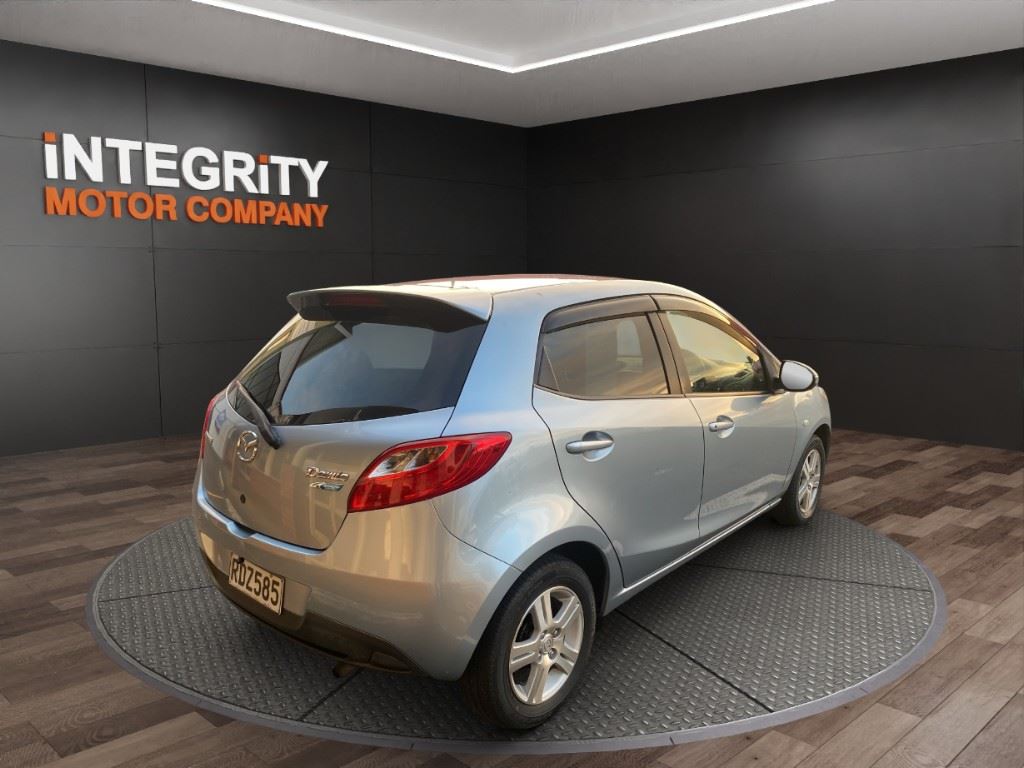 Vehicle image 5