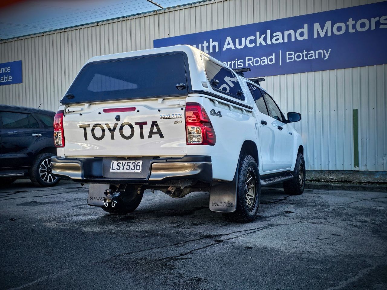 Vehicle image 5