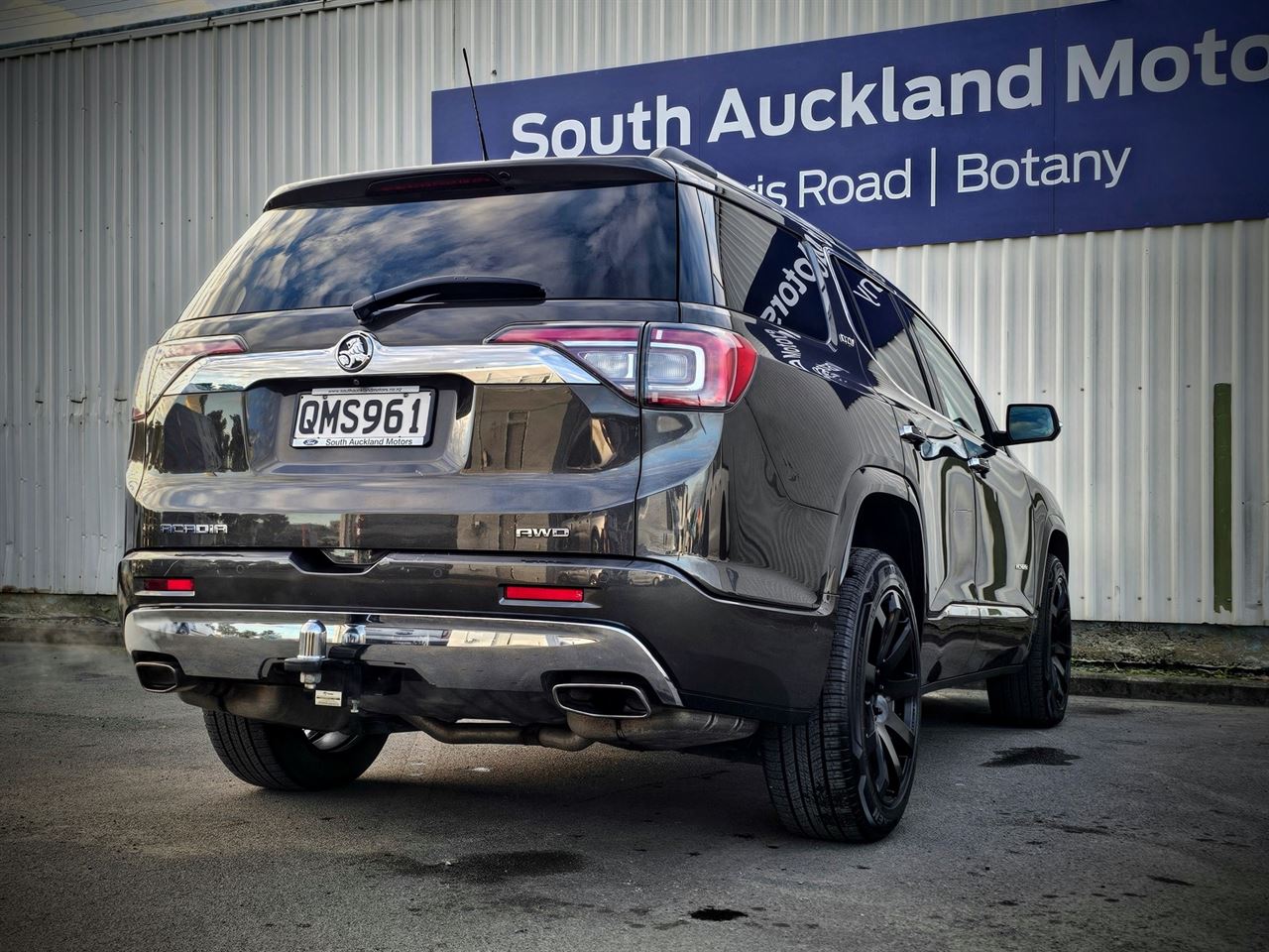 Vehicle image 3