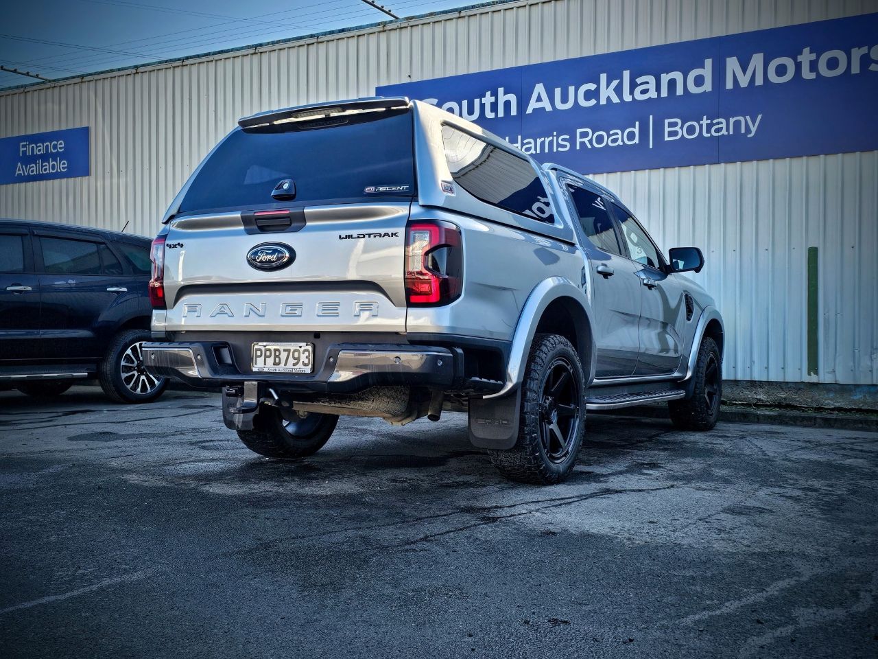 Vehicle image 3