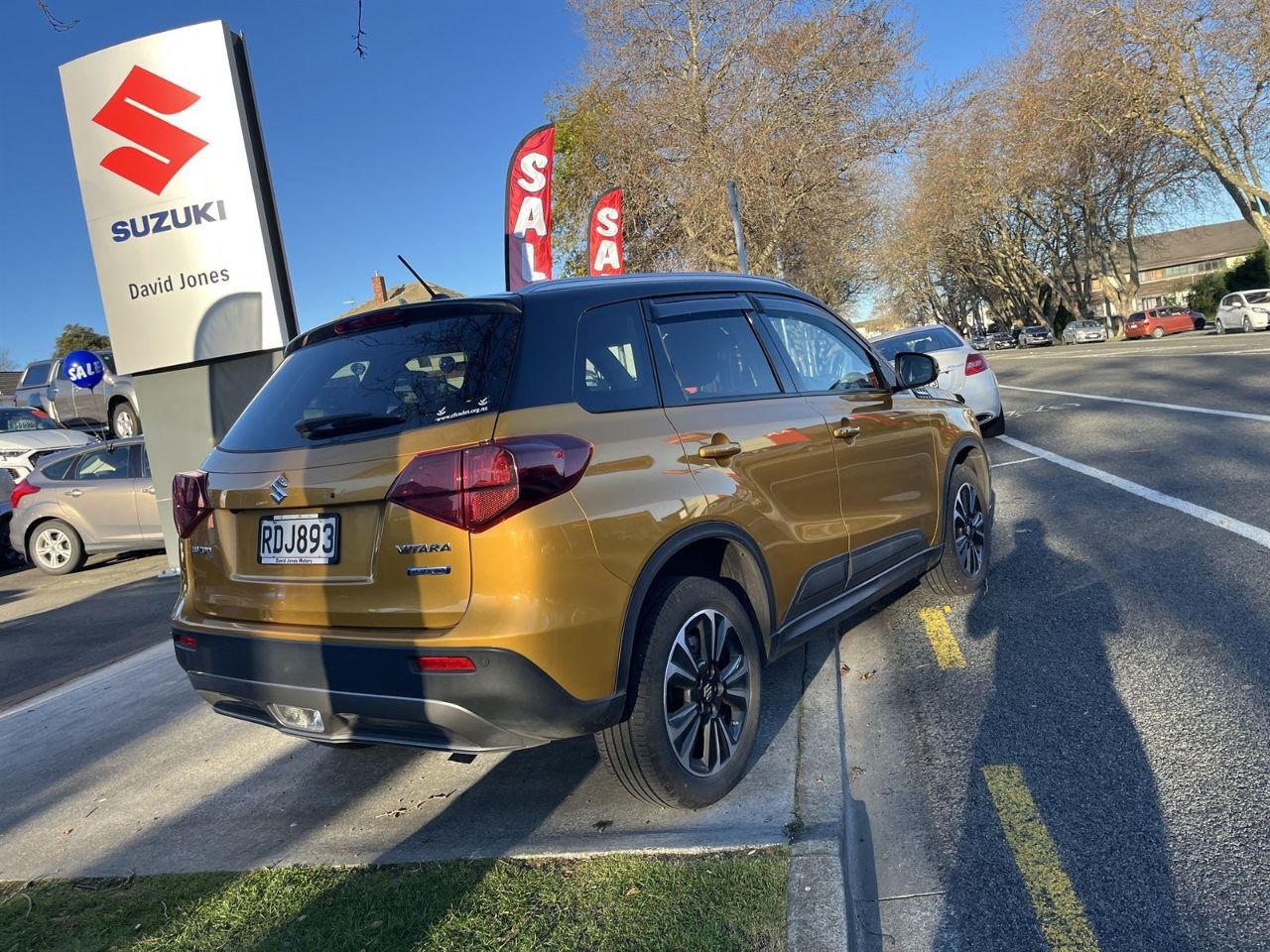 Vehicle image 5