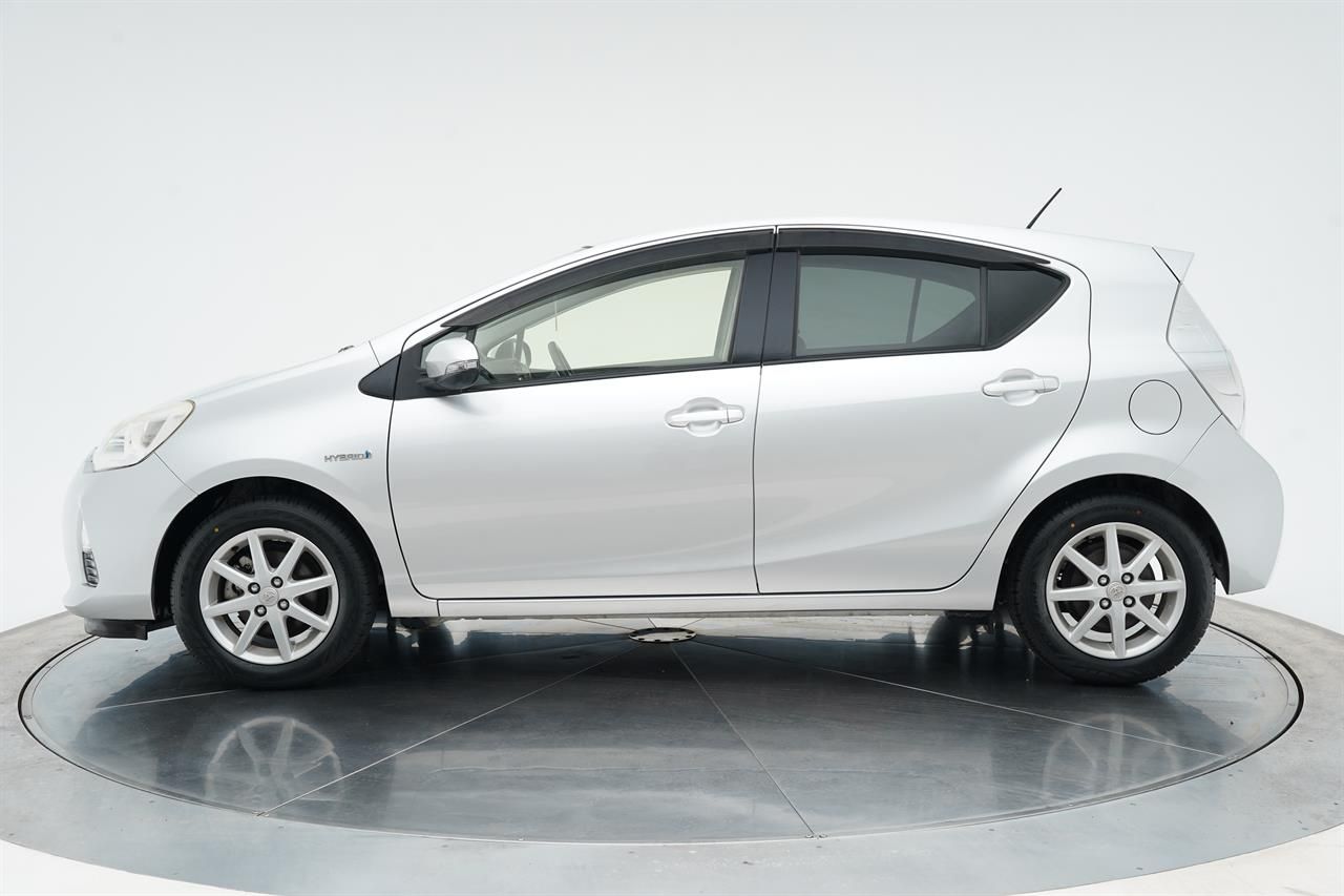 Vehicle image 4
