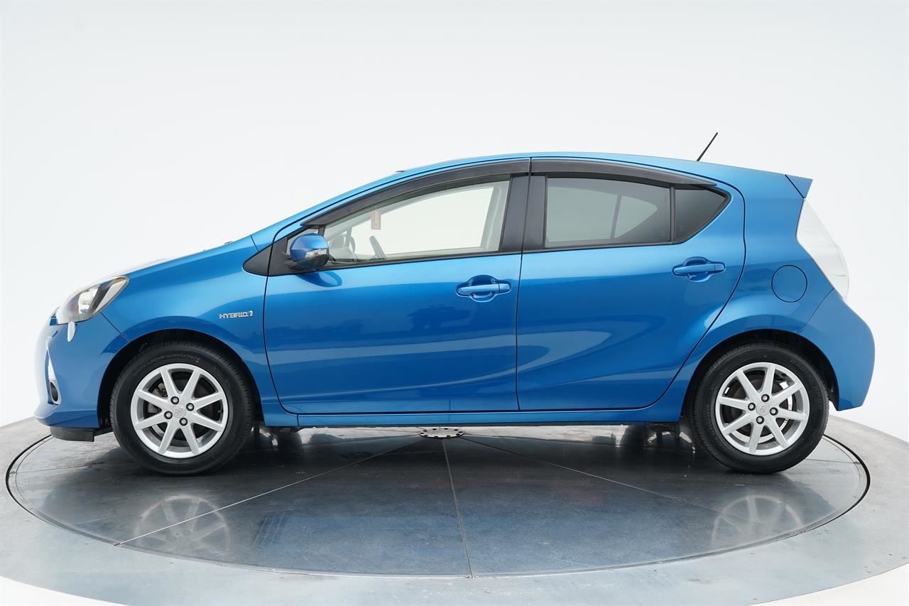 Vehicle image 4