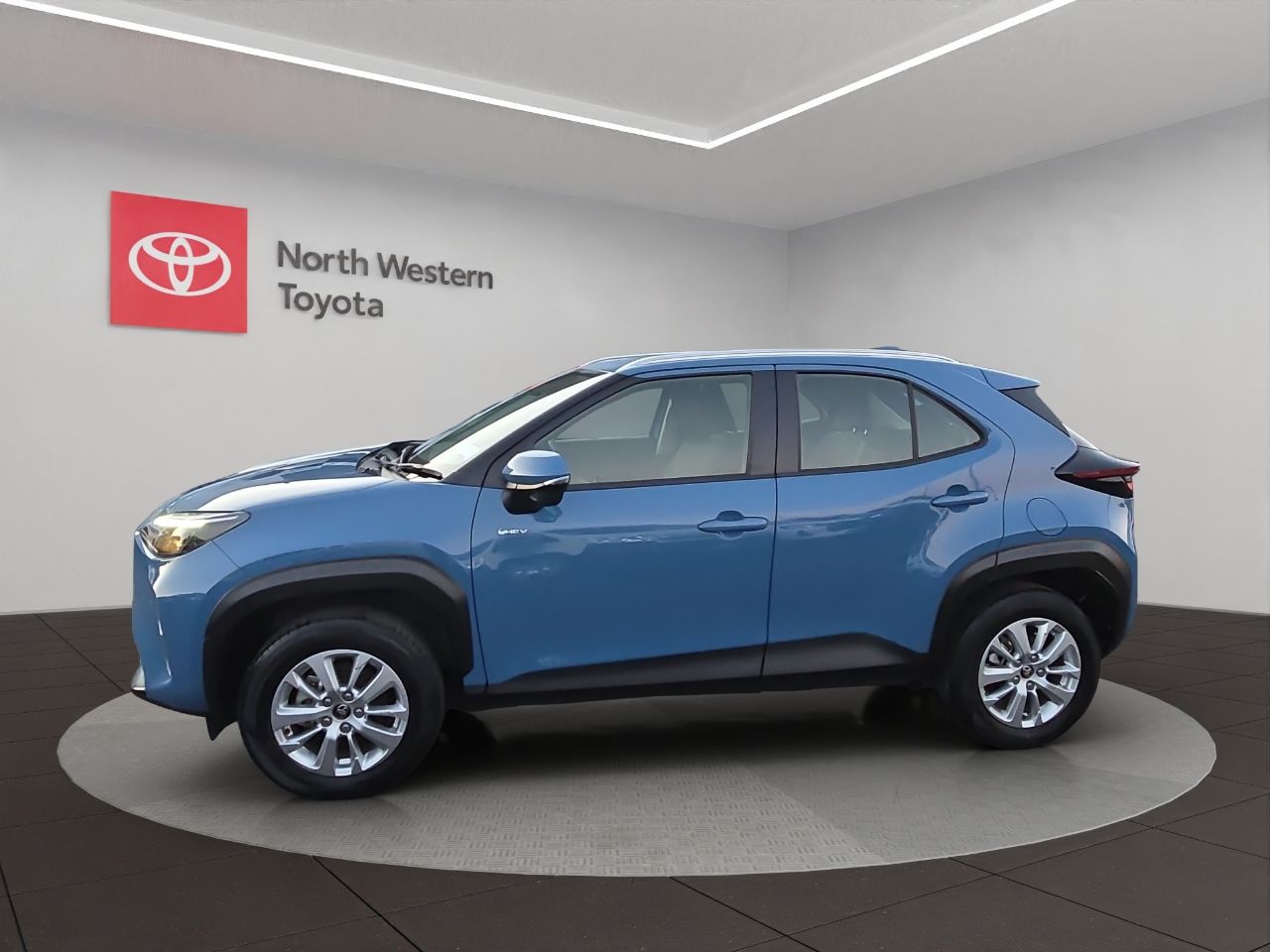 Vehicle image 4