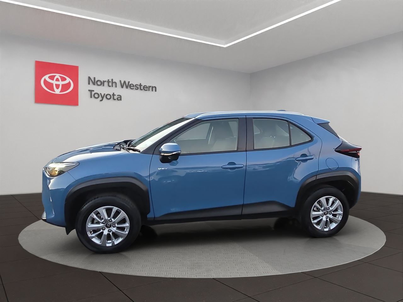 Vehicle image 4