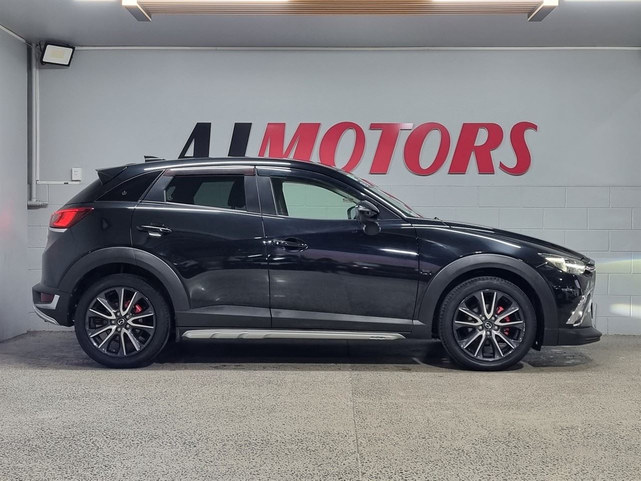 Vehicle image 5