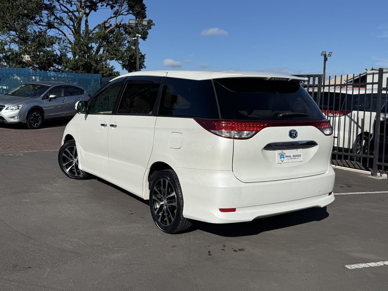 Vehicle image 4