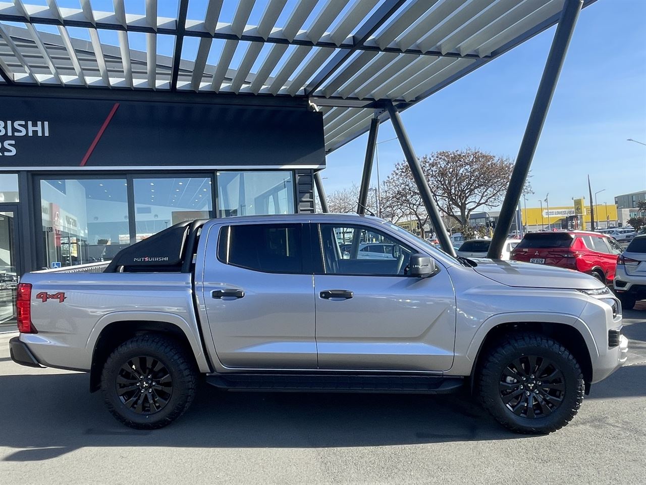 Vehicle image 5