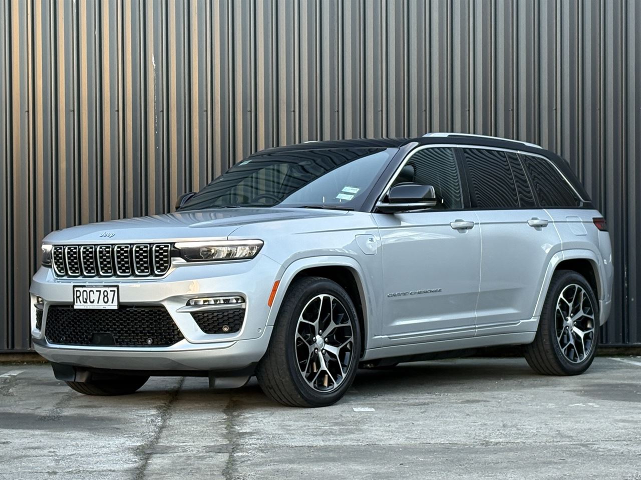 Vehicle image 5