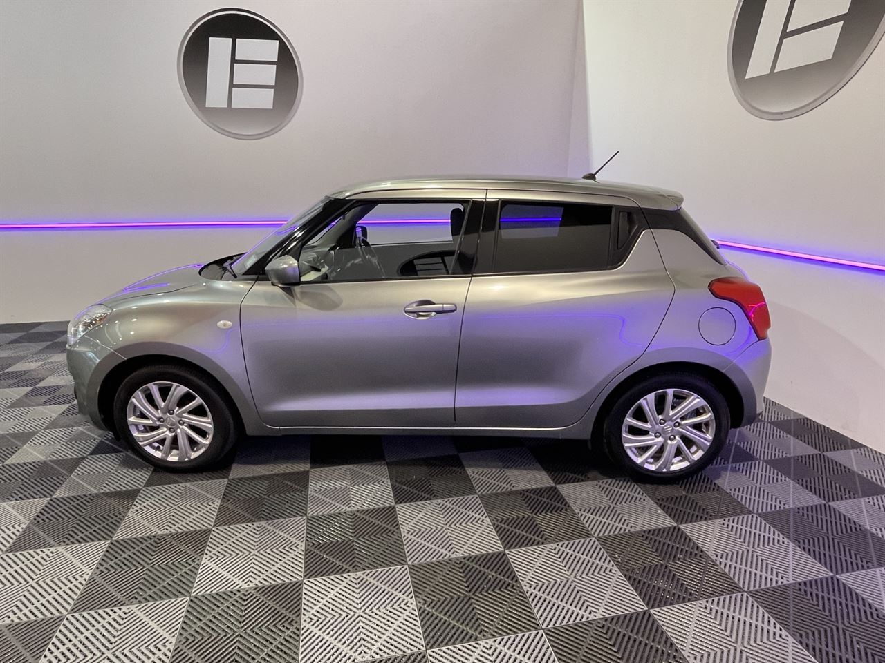 Vehicle image 5